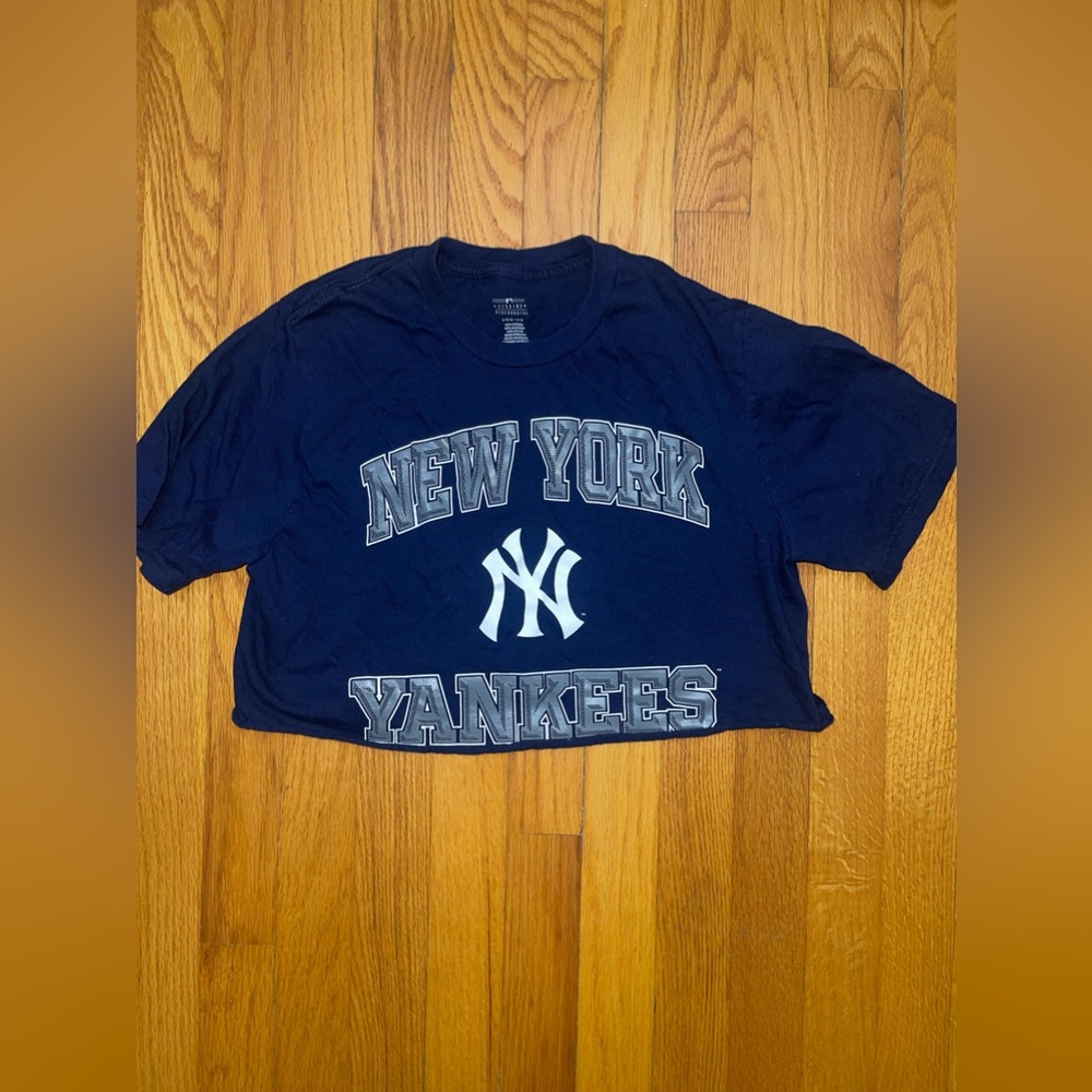 New York Yankees crop top size L in kids (S in women’s)